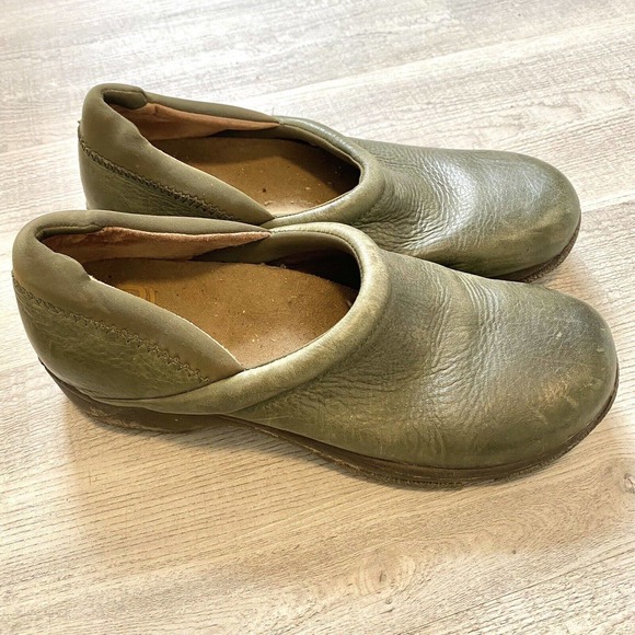 Dansko Slip On Shoes Size 41  Olive Green  Dansko Clogs 10.5 - Picture 1 of 6